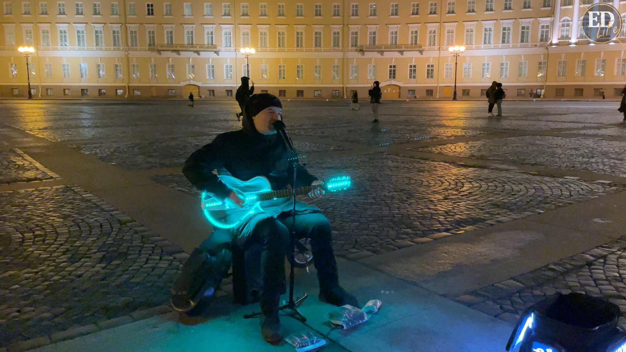 Санкт-Петербург уличные музыканты Дворцовая площадь. Каток на Дворцовой площади.