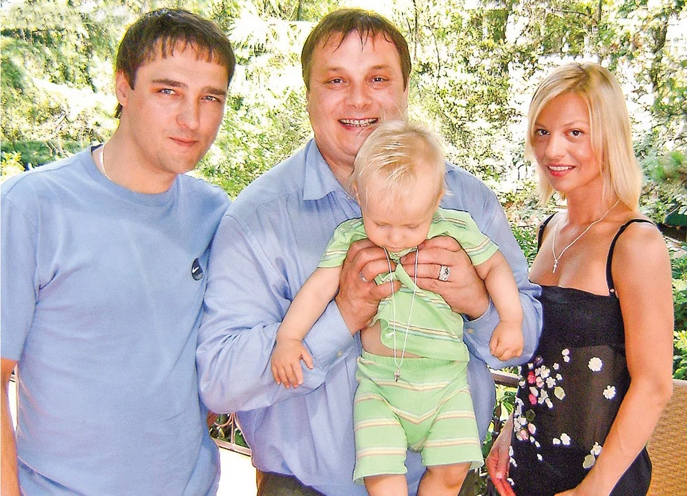 Соседи юрия шатунова рассказали правду о его взаимоотношениях с супругой и маленькими детьми