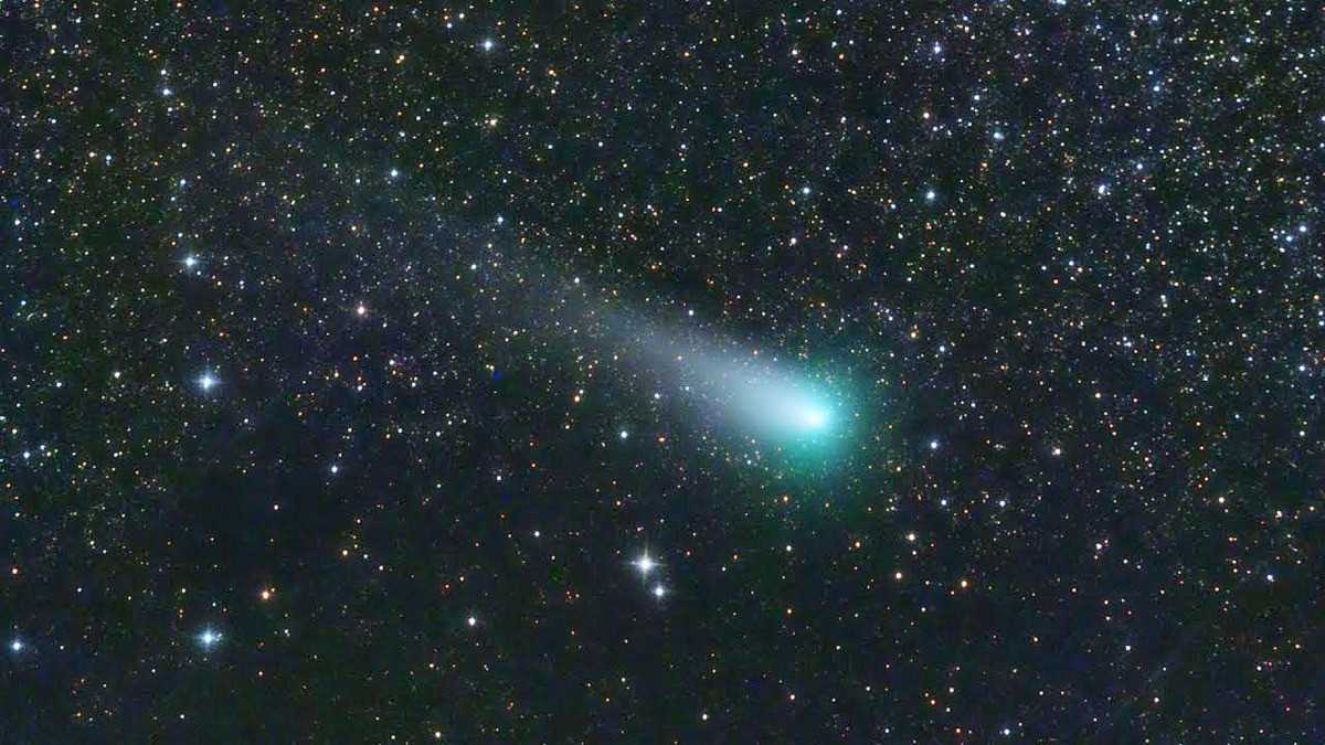 Яркую комету c/2020 f3 (neowise) уже можно наблюдать