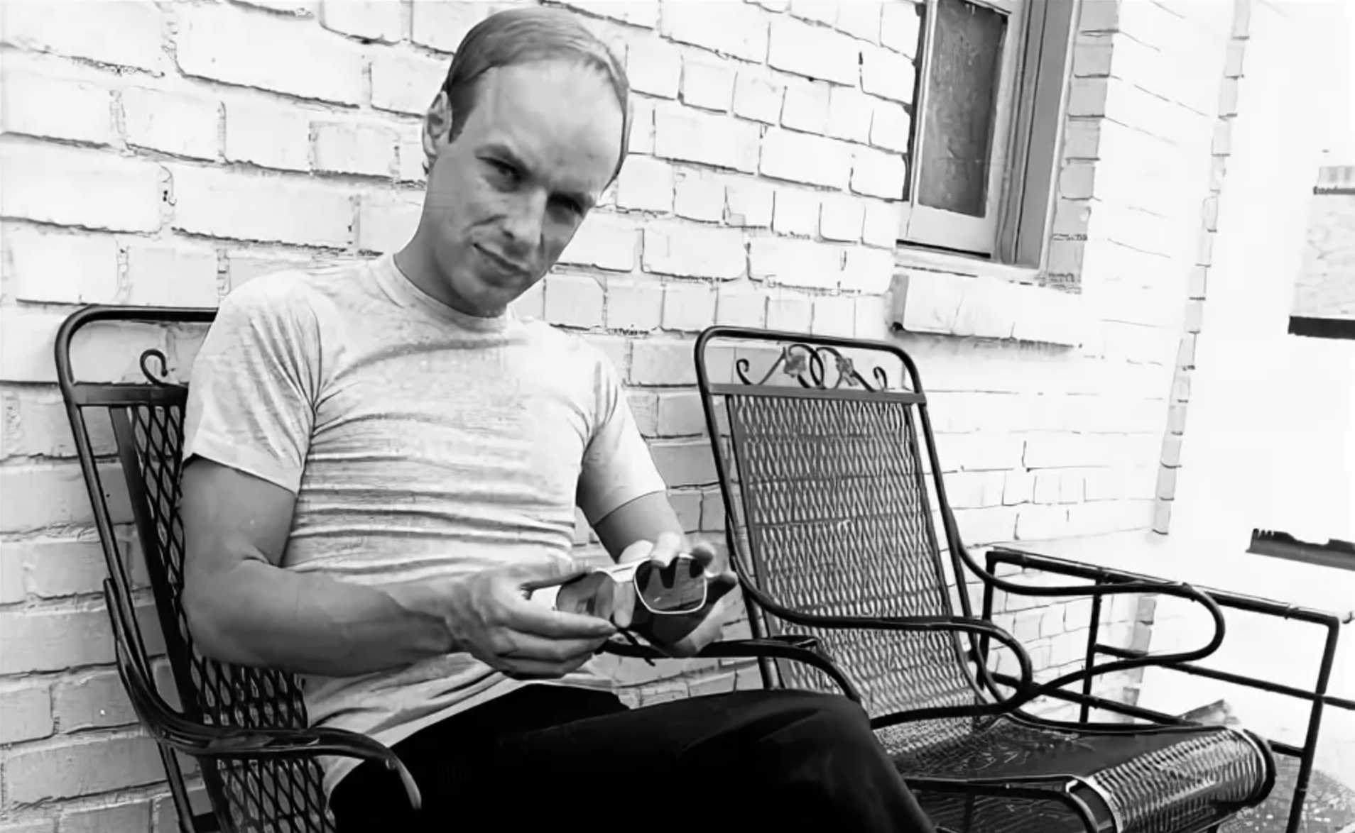 Bryan here. Брайан ино. Брайан ино фото. Брайан ино в 1974. Brian Eno молодой.