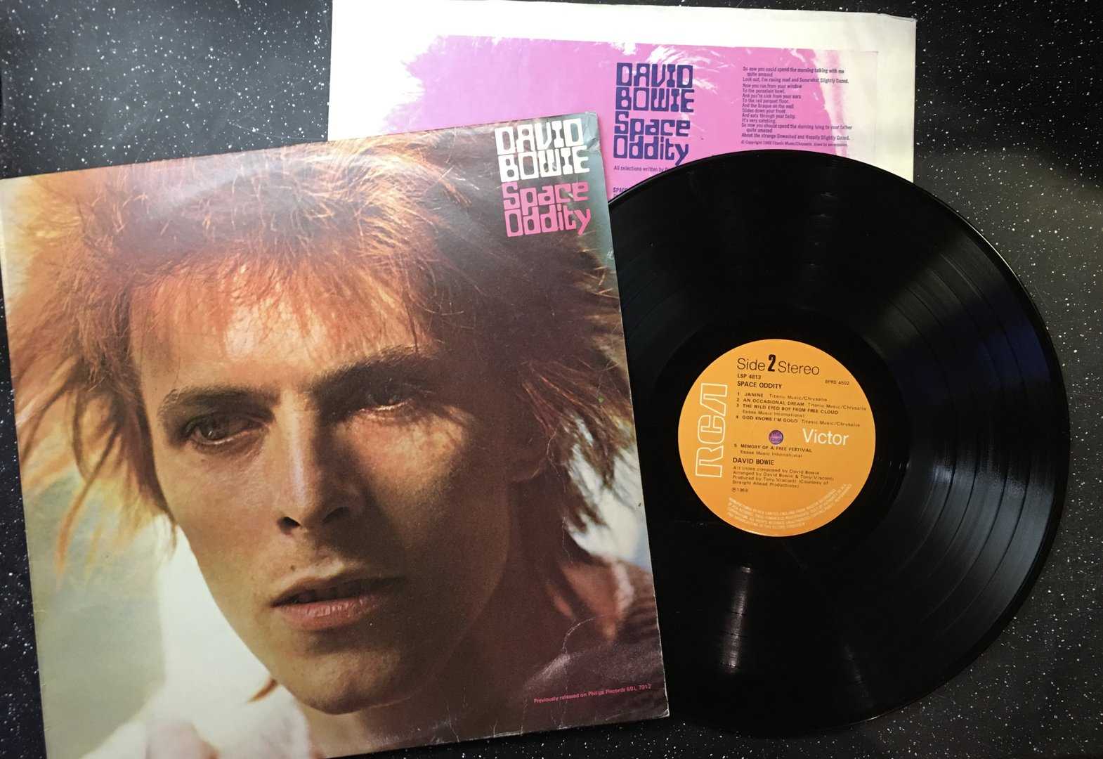 David bowie's space oddity. David Bowie 1969 album. David Bowie Space Oddity 1969. David Bowie 1969 album Cover. Боуи Space Oddity.