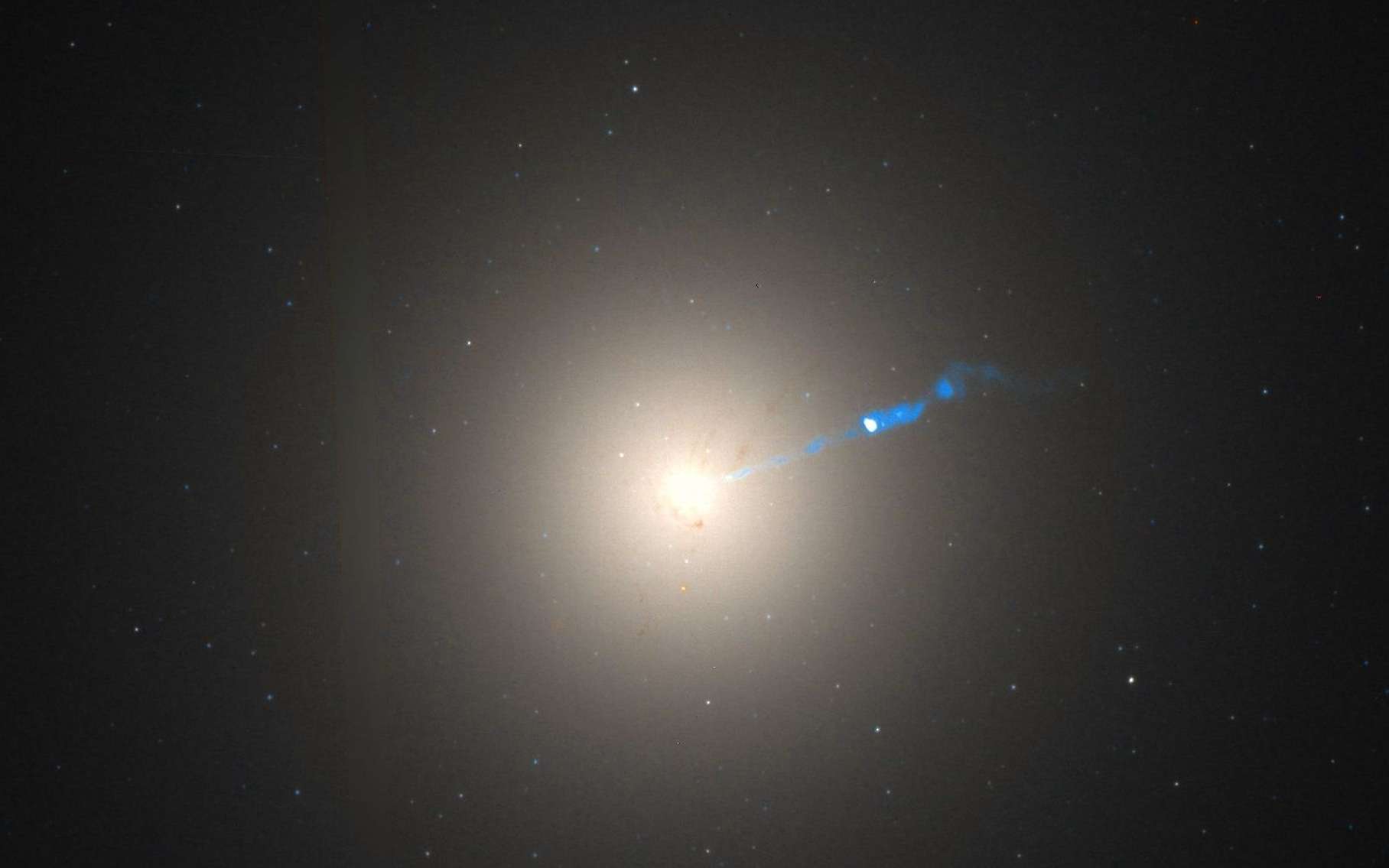 Коллаборация Телескопа горизонта событий представила данные по поляризации излучения от аккреционного диска вокруг черной дыры в центре галактики M87, позволившие многое понять про структуру магнитного поля в ее окрестностях В некотором смысле этот резуль