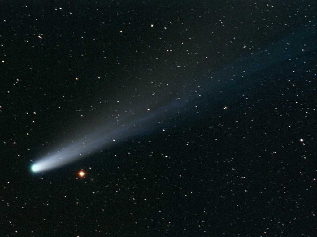 Над землей пролетела самая яркая комета 2021 года - hi-news.ru
