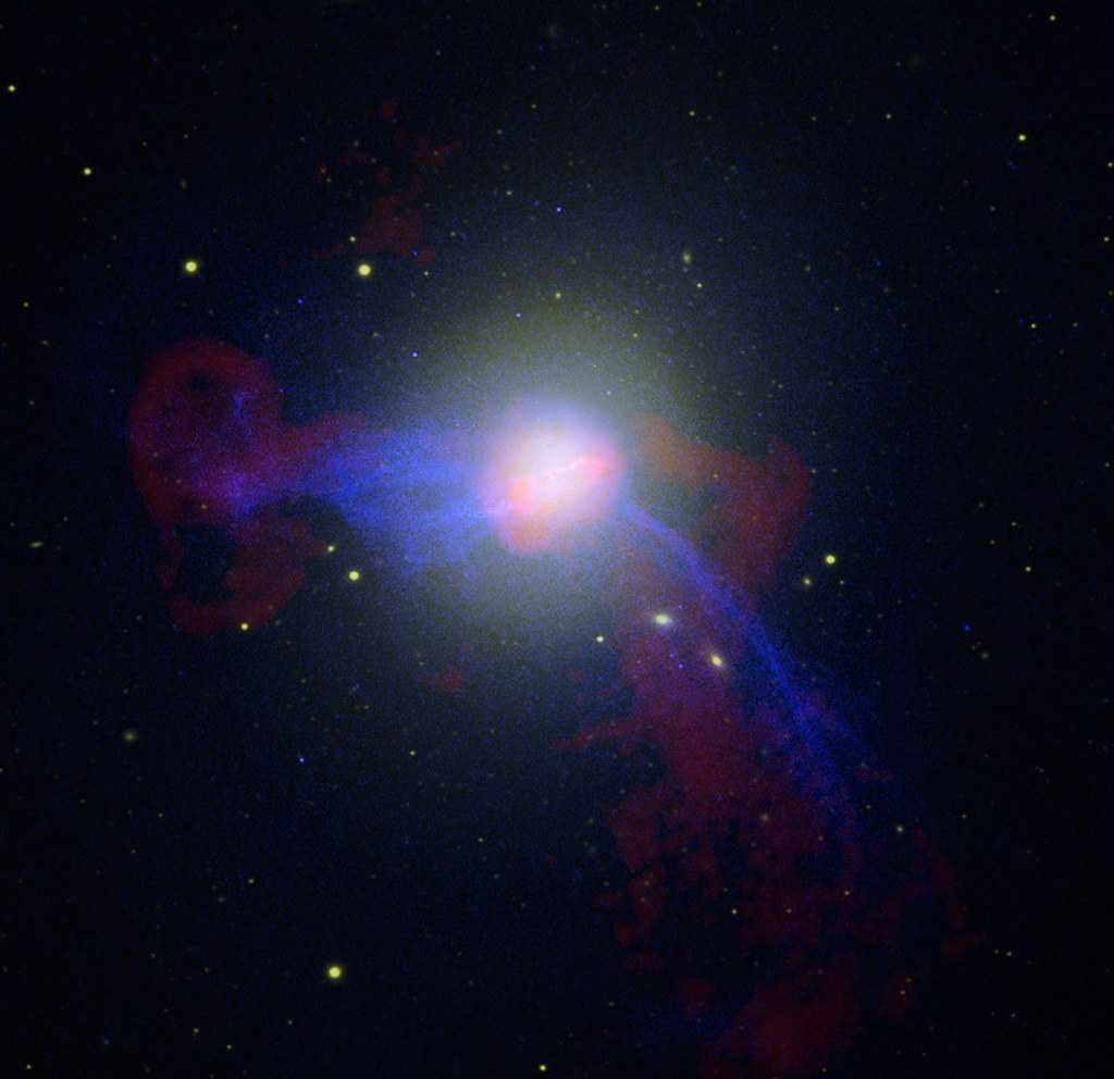 Знаменитая черная дыра m87* выпускает струи со скоростью 99% скорости света
