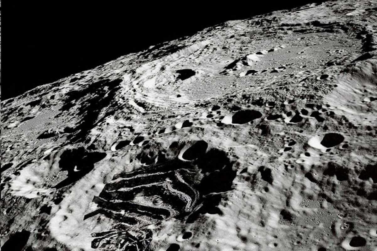 Как сделали первые снимки тёмной стороны луны